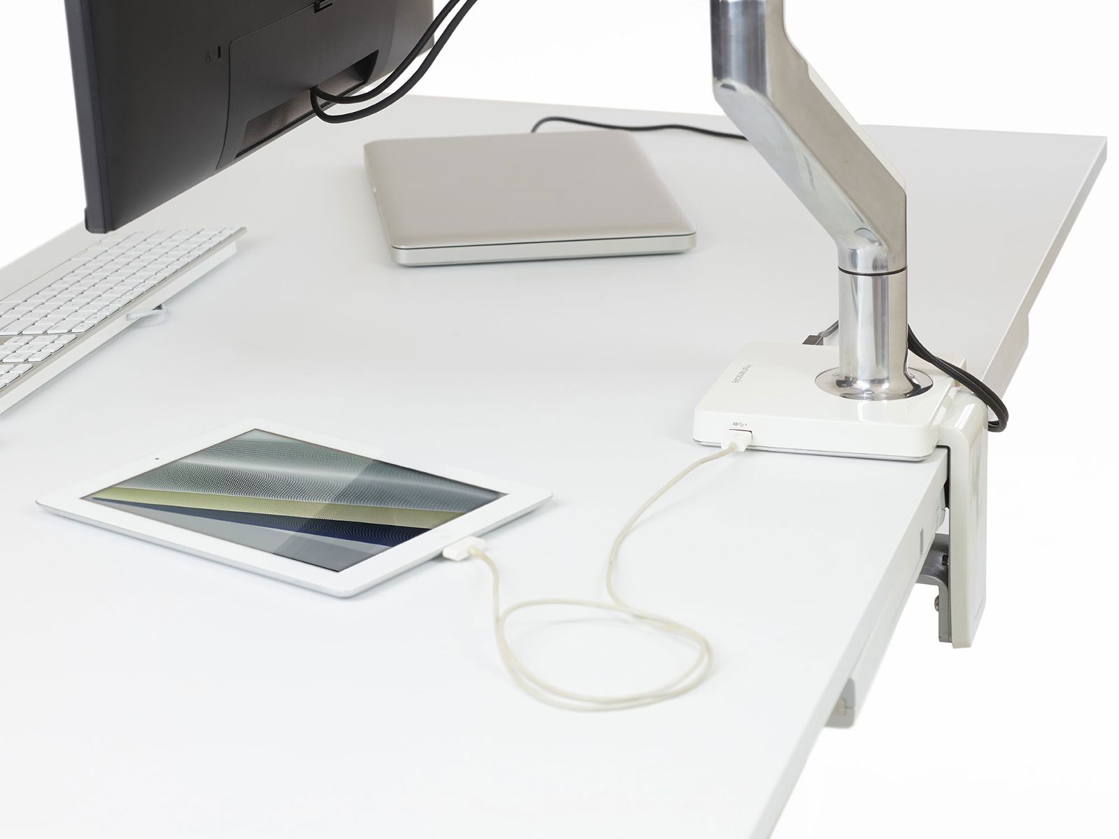 mconnect_white_dock2_2000